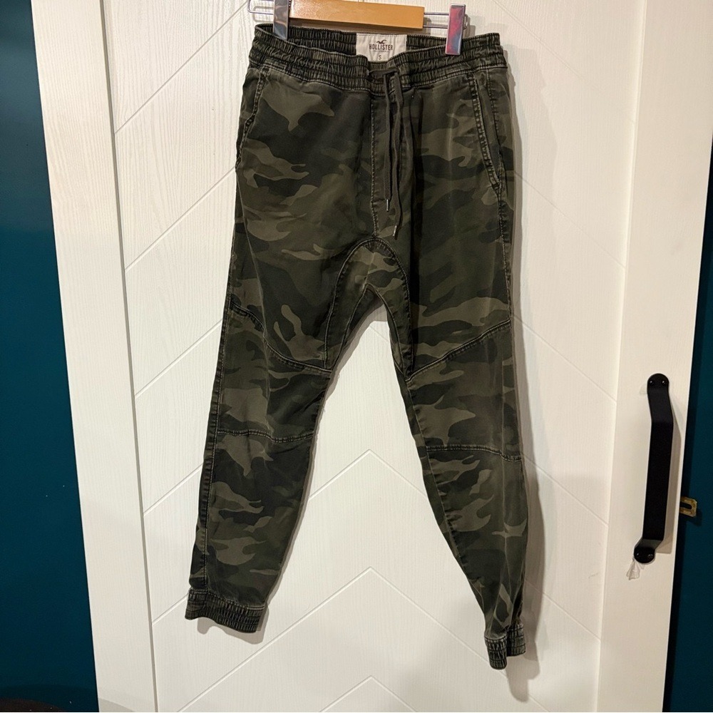 Hollister‎ Men's Green Camouflage Joggers